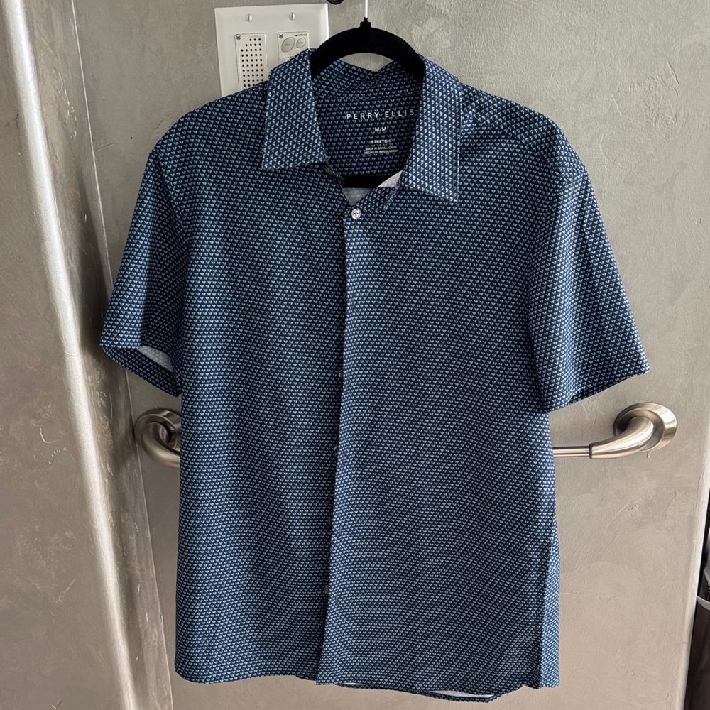 Perry Ellis Men's Navy Patterned Button Down Shirt